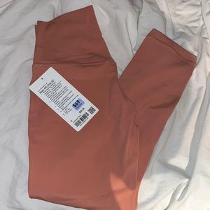 BNWT lulu align crops 23” size 6